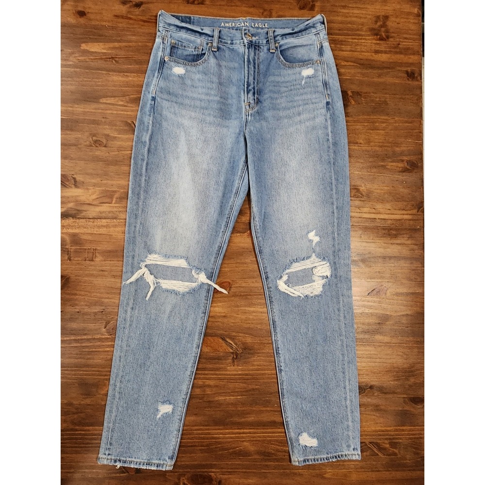 American Eagle Distressed Mom Jeans Ripped Knee 8 Long Light Wash
